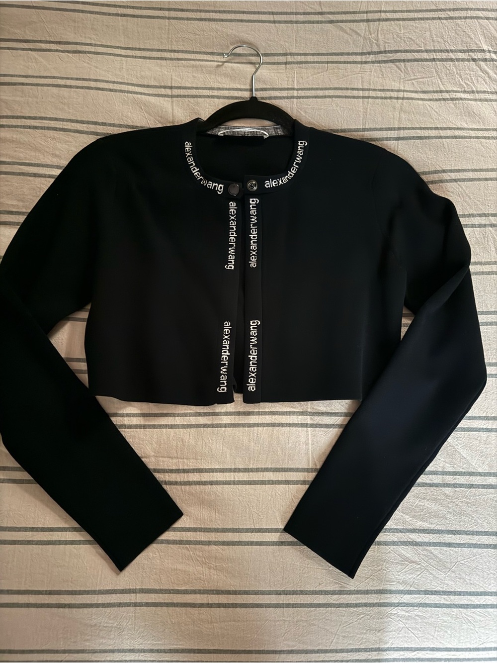 Cropped Bodycon Cardigan in Black
Alexander Wang